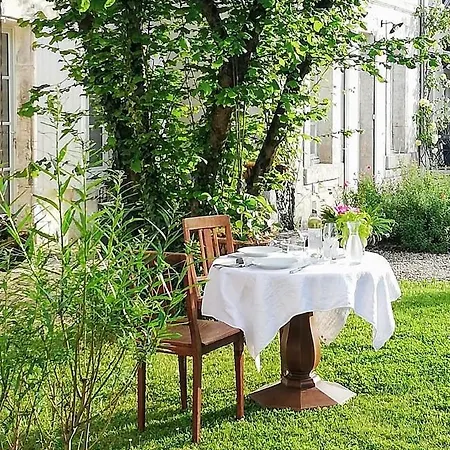 Le Domaine Des Platanes 4*