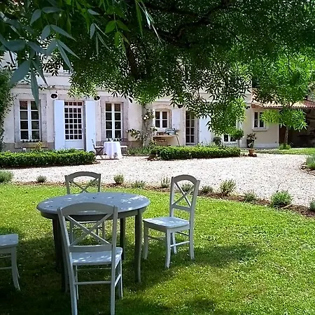 Couette-café Le Domaine Des Platanes 4*