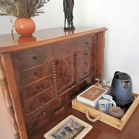 Le Domaine Des Platanes Couette-café 4*