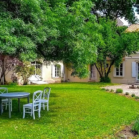 Le Domaine Des Platanes 4*