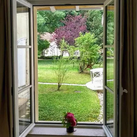 Couette-café Le Domaine Des Platanes 3*